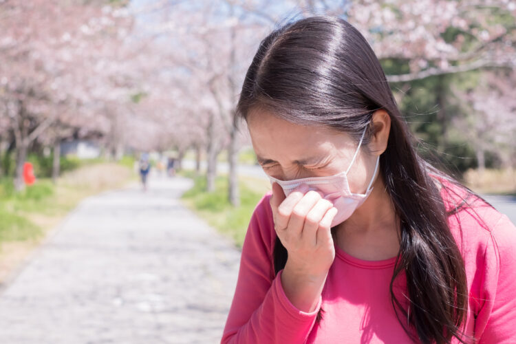 woman feel pain and wear mask with hay fever